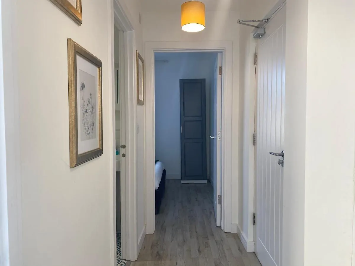 Stylish Pontcanna Flat Near City Centre Cardiff 0*,